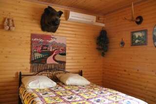 Гостиница Охотничий Рай Тула Двухместный номер с двуспальной кроватью и дополнительной кроватью-2